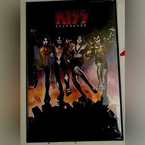 KISS Wall frame